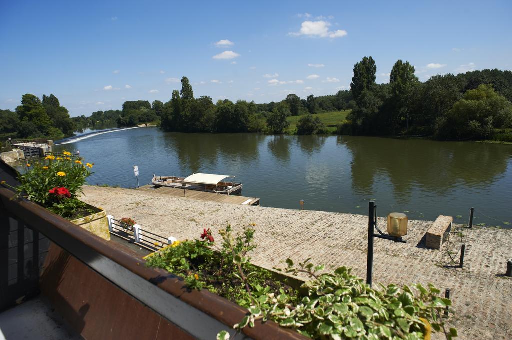 Les Ondines Hotell Les Hauts-d'Anjou Exteriör bild