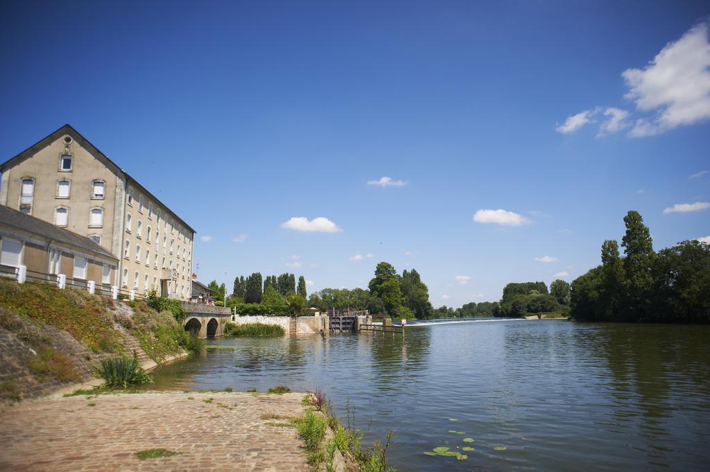 Les Ondines Hotell Les Hauts-d'Anjou Exteriör bild