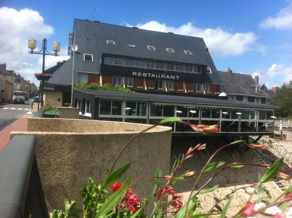 Les Ondines Hotell Les Hauts-d'Anjou Exteriör bild