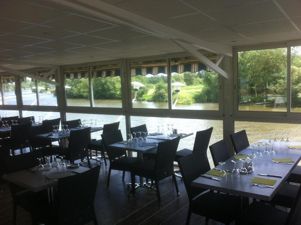 Les Ondines Hotell Les Hauts-d'Anjou Exteriör bild